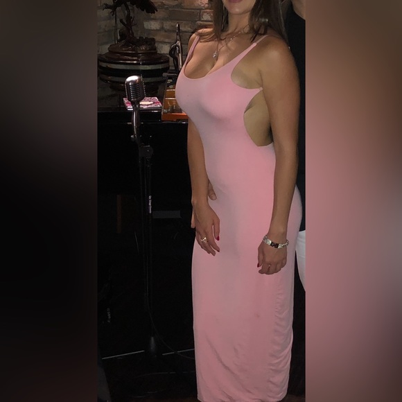 Pink dress. Open back in great conditions, wore only once - Picture 2 of 5